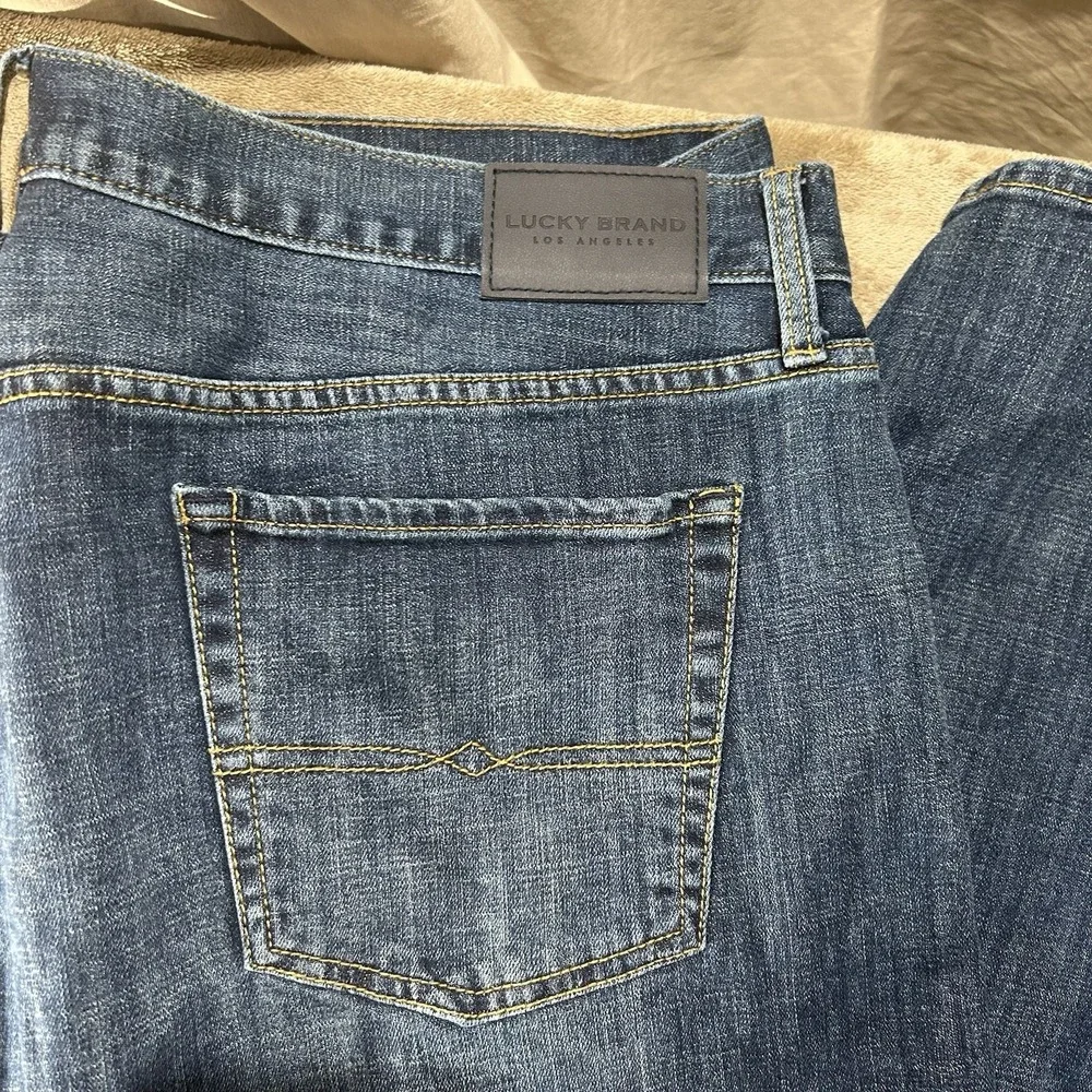 Lucky Brand Men's 181 Relaxed Fit Straight Jeans Size 42x32 Medium Wash Blue